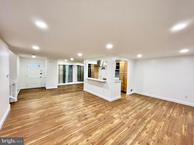 Building Photo - 1402 Mullins St