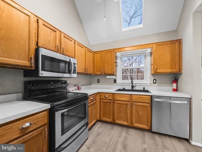 Building Photo - 6586 Hemlock Point Rd