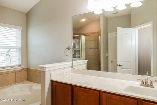 Building Photo - 667 Drysdale Dr