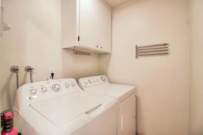 Building Photo - 1391 Gazdar Ct