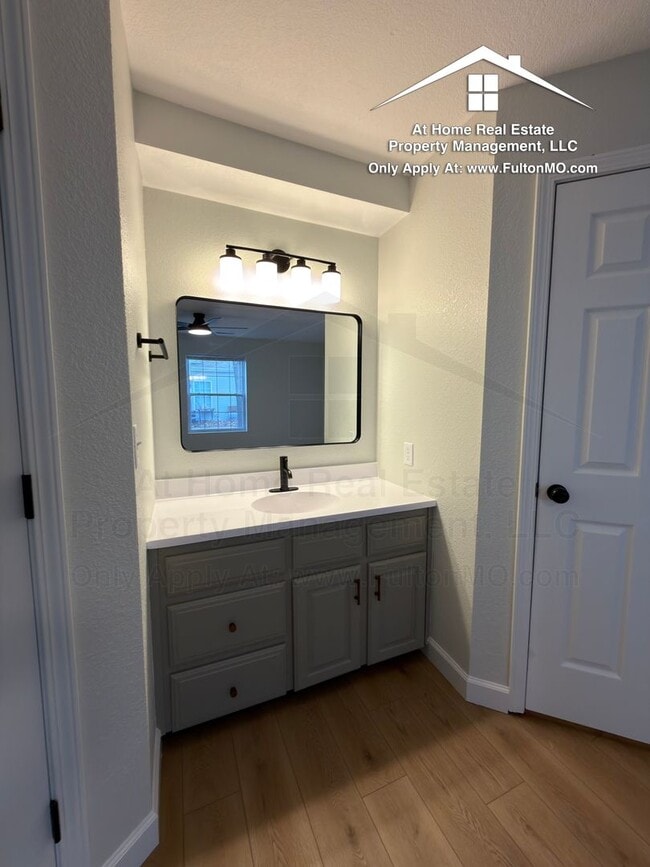 Building Photo - Greystone Court 1011-1013 Duplex