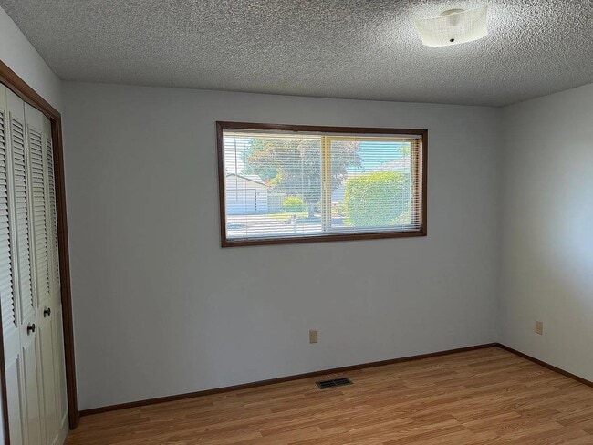 Building Photo - 1422 Lawnridge Ave