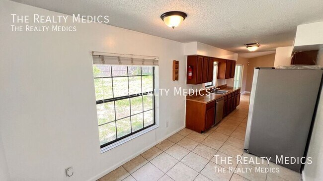 Building Photo - 6421 Undine Way
