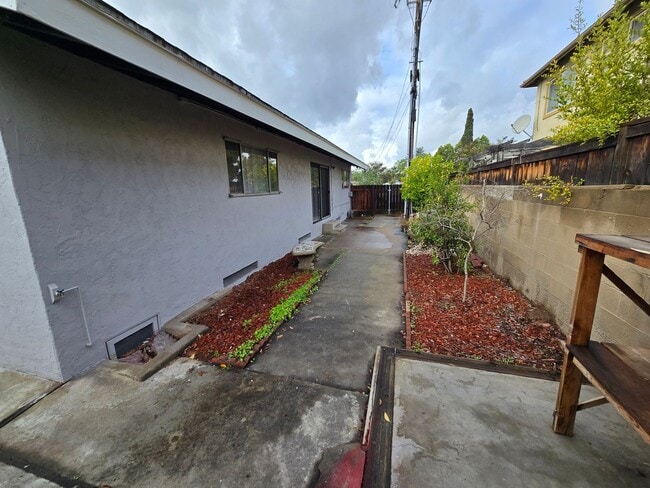 Building Photo - Spacious 3-Bedroom, 2-Bathroom Home on a Corner Lot