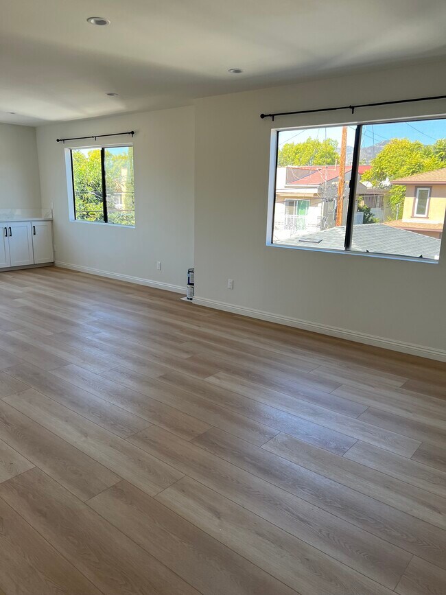 Building Photo - 419 S Verdugo Rd