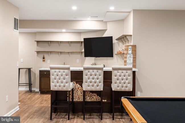 Building Photo - 730 Crisfield Way