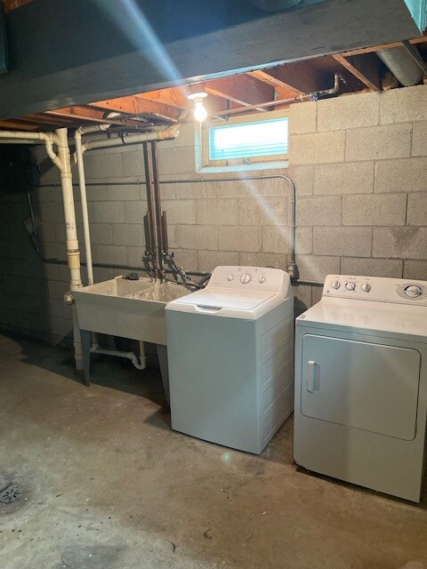 in unit laundry - 569 N Mill St