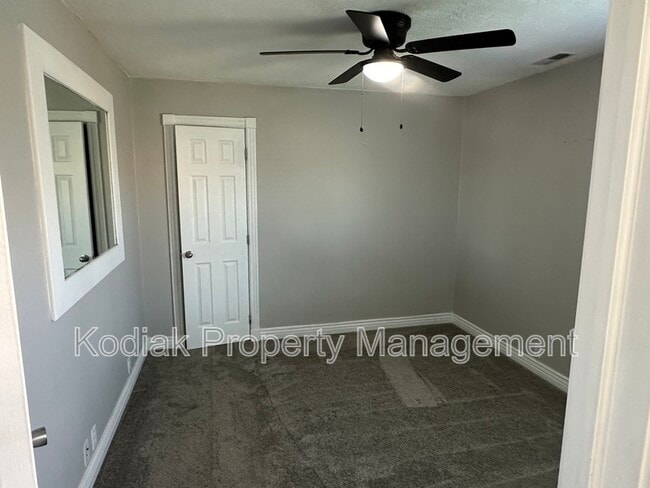 Building Photo - 172 S 200 E