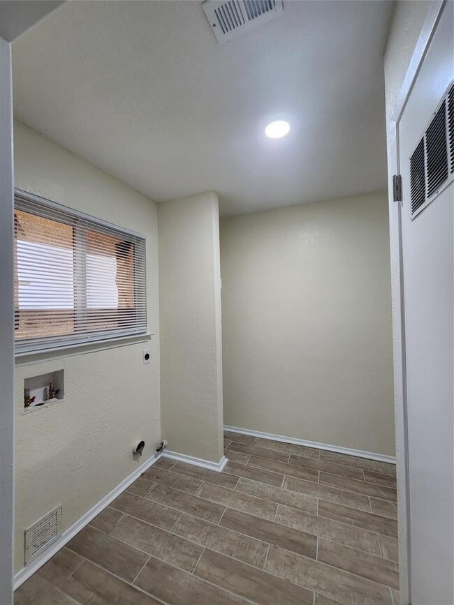 Building Photo - 2107 Old W Pl