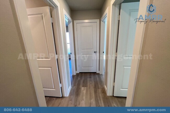 Building Photo - 3 Bedroom Townhome In Harvest Wolfforth!