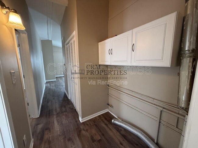 Building Photo - 1004 E Cornell Rd