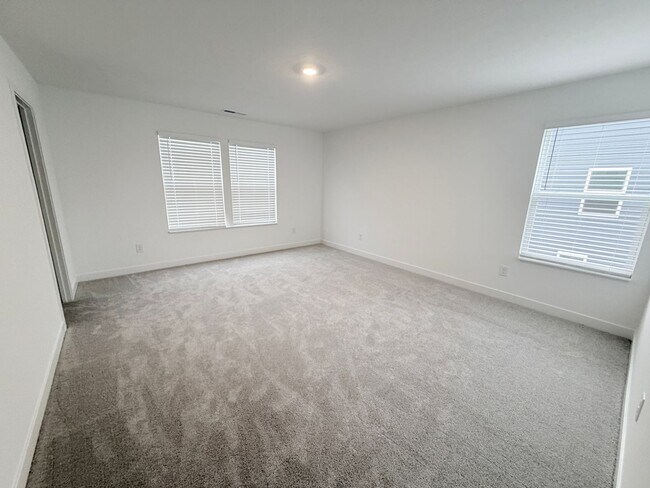 Building Photo - 891 Norfolk Ln