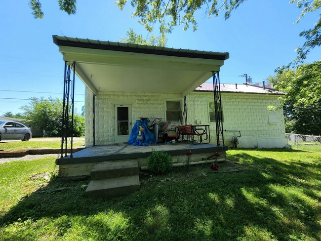 Building Photo - 411 1st St