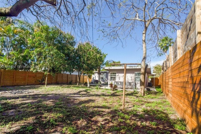 Building Photo - 1632 NW 6th Ave