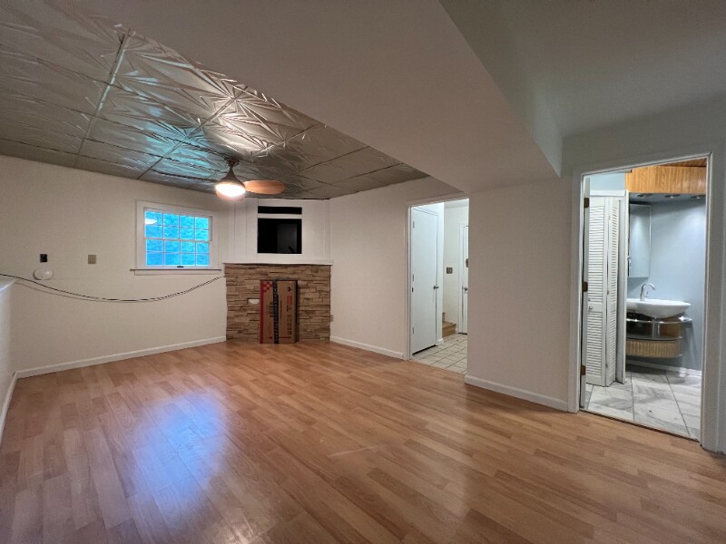 Building Photo - 1755 Fountainbleu Dr