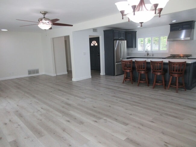 Building Photo - Beautifully updated Porter Ranch 3bed / 2 bath Home on Canby