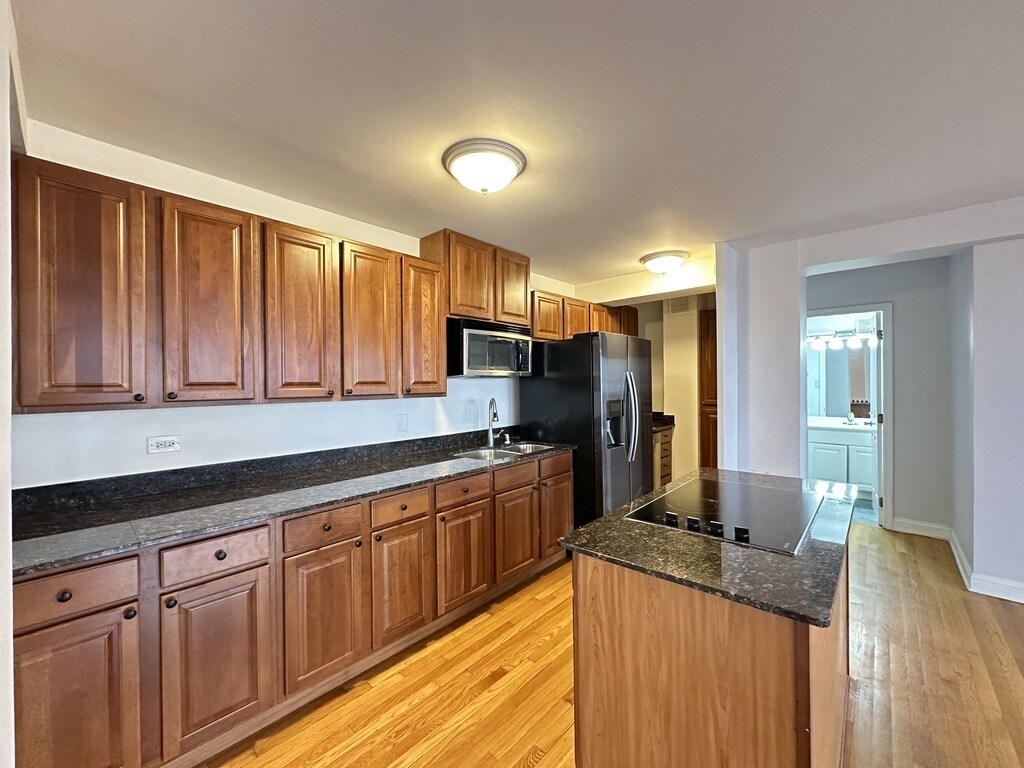 Building Photo - 4180 N Marine Dr