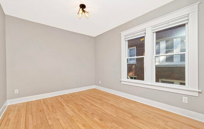 Building Photo - 3909 N Farwell Ave