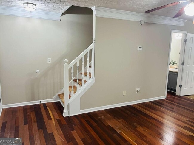 Building Photo - 690 Escalade Dr