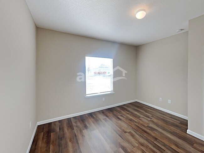 Building Photo - 150 Hemlock Pt