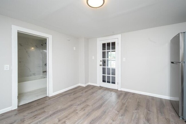 Building Photo - 719 5th Ave