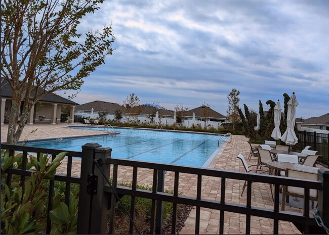 Building Photo - 822 18th Ave SE