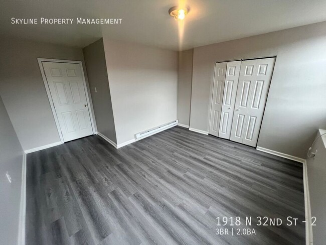 Building Photo - Newly Renovated 3 Bedroom Apartment For Re...