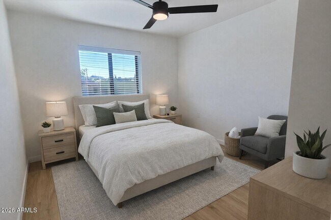 Building Photo - 2502 E Paradise Ln