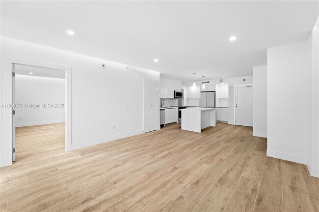 Building Photo - 10185 Collins Ave