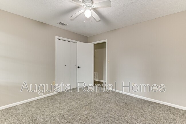 Building Photo - 2960 Glenn Hills Dr