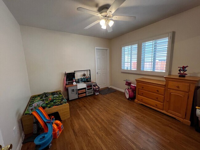 Building Photo - 4 Bedroom 2 Bath House for Rent In Whittier