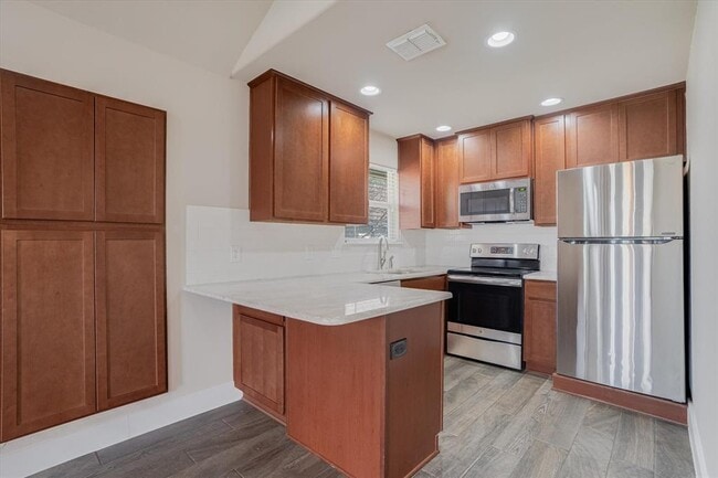 Building Photo - 154 Woodcreek Dr