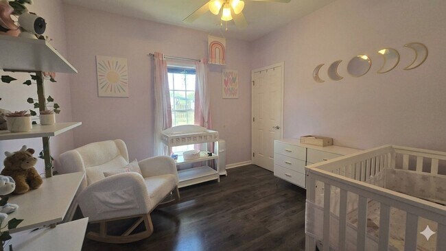 Building Photo - Welcome to this 3 bedroom 3 Bull Bathroom home with a Basement