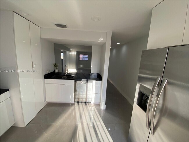 Building Photo - 199 SW 12th Ave