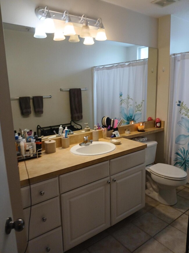 Building Photo - 9833 Baywinds Blvd