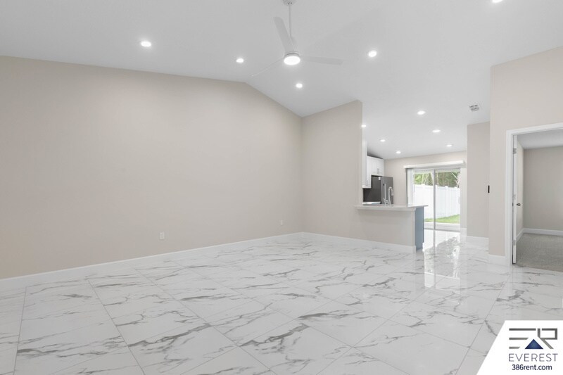 Building Photo - 16 Zoffer Ct