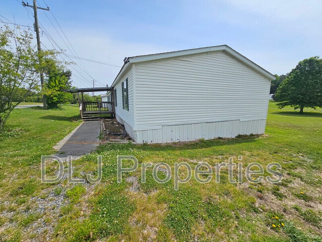 Building Photo - 1376 Providence Rd
