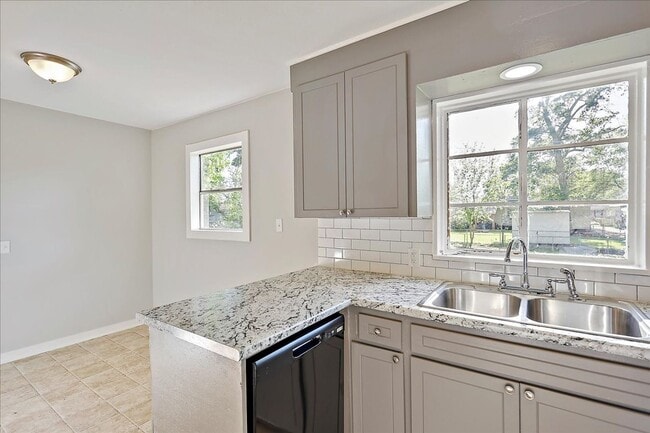 Building Photo - Charming 3-Bedroom Home in Pearl, MS