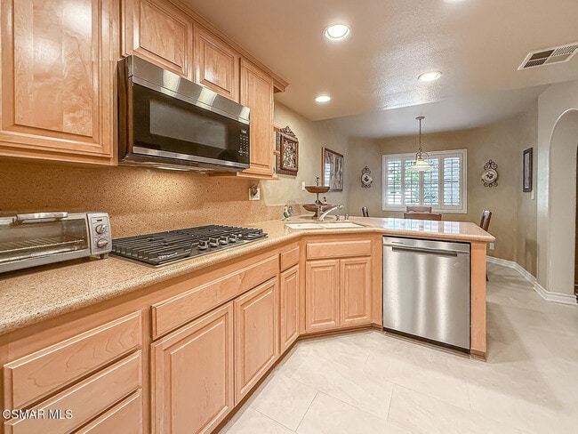 Building Photo - 29717 Strawberry Hill Dr