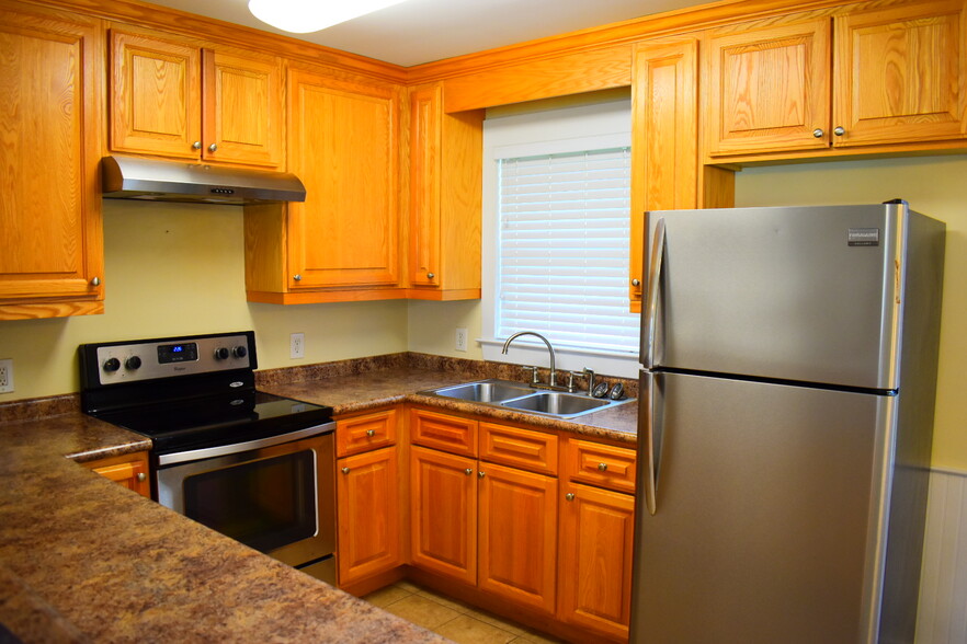 Building Photo - 1001 Dickens Dr