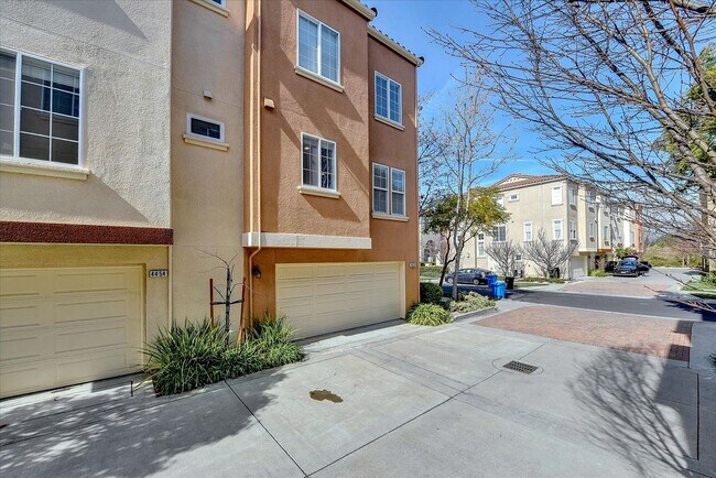 Building Photo - PRIME CORNER HOME NEAR TRAILS LIGHT-FILLED...