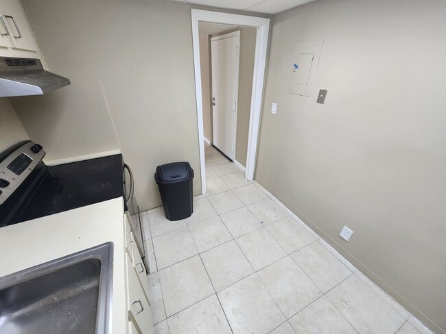 Building Photo - 1 Bed/1.5 Bath