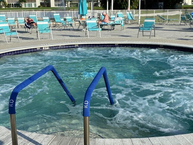 Building Photo - 579 Normandy Ln