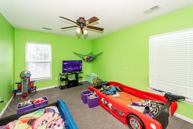 Building Photo - 5 Bedroom 3 Bath Home in Moss Grove Planta...