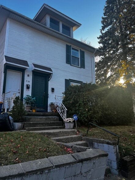 Primary Photo - 844 Hovey St SW