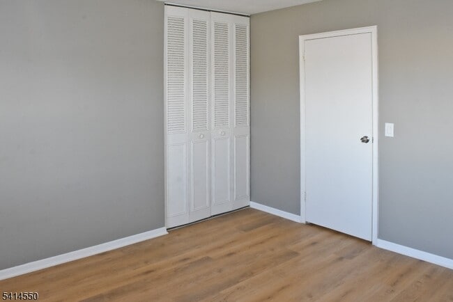 Building Photo - 191 N Beverwyck Rd