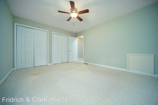 Building Photo - 2 br, 1.5 bath Apartment - 511 Hickory Villa