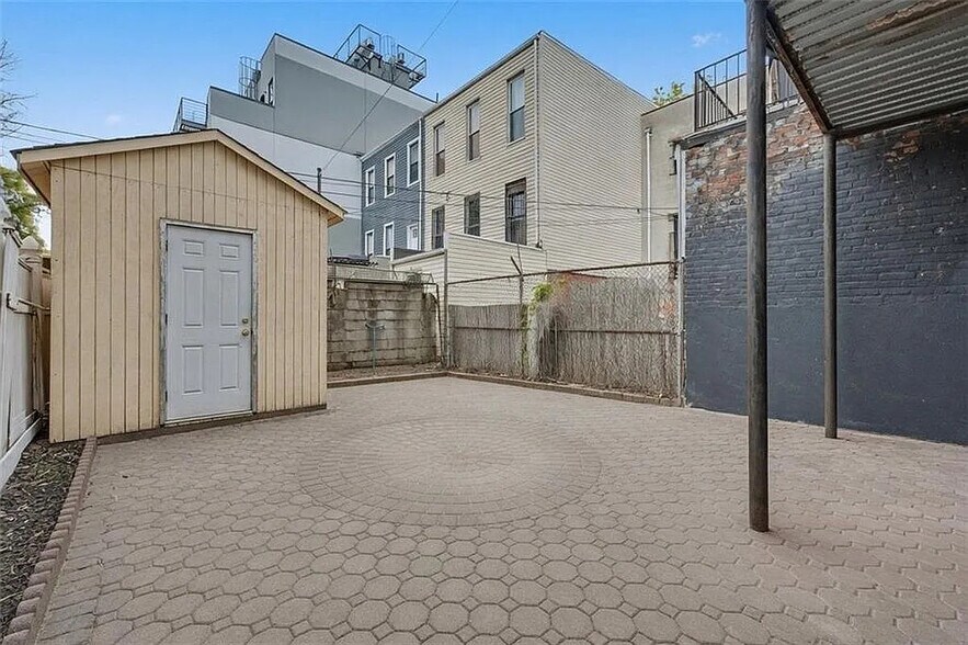 Building Photo - 364 Evergreen Ave