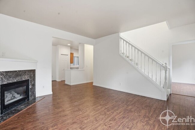 Building Photo - 419 NE 7th Ave