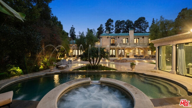 Primary Photo - 1021 N Crescent Dr
